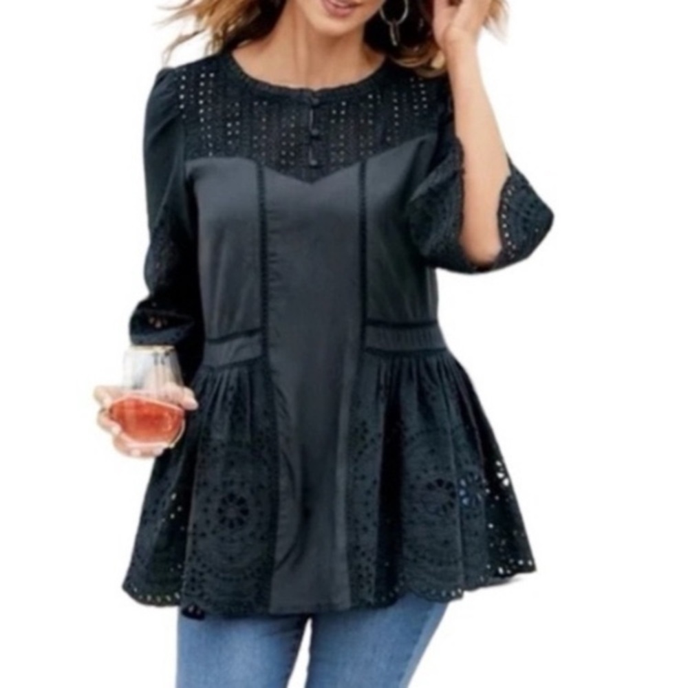 Soft surroundings Alejandra eyelet tunic in black
Size Medium V37